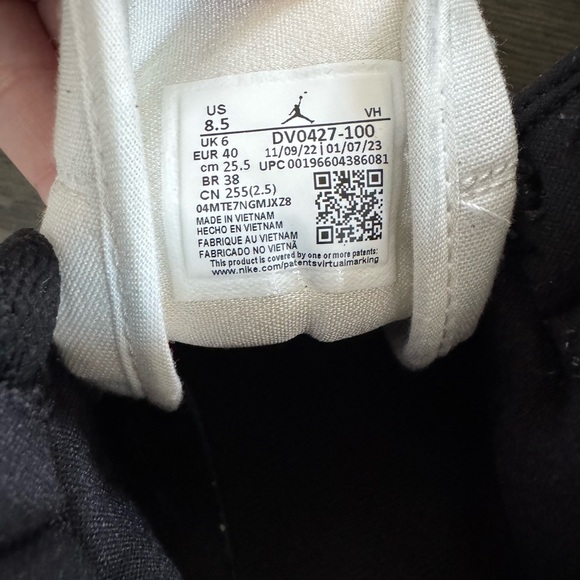 Nike Air Jordan Women's High-Top Sneakers Black and White - Picture 4 of 4